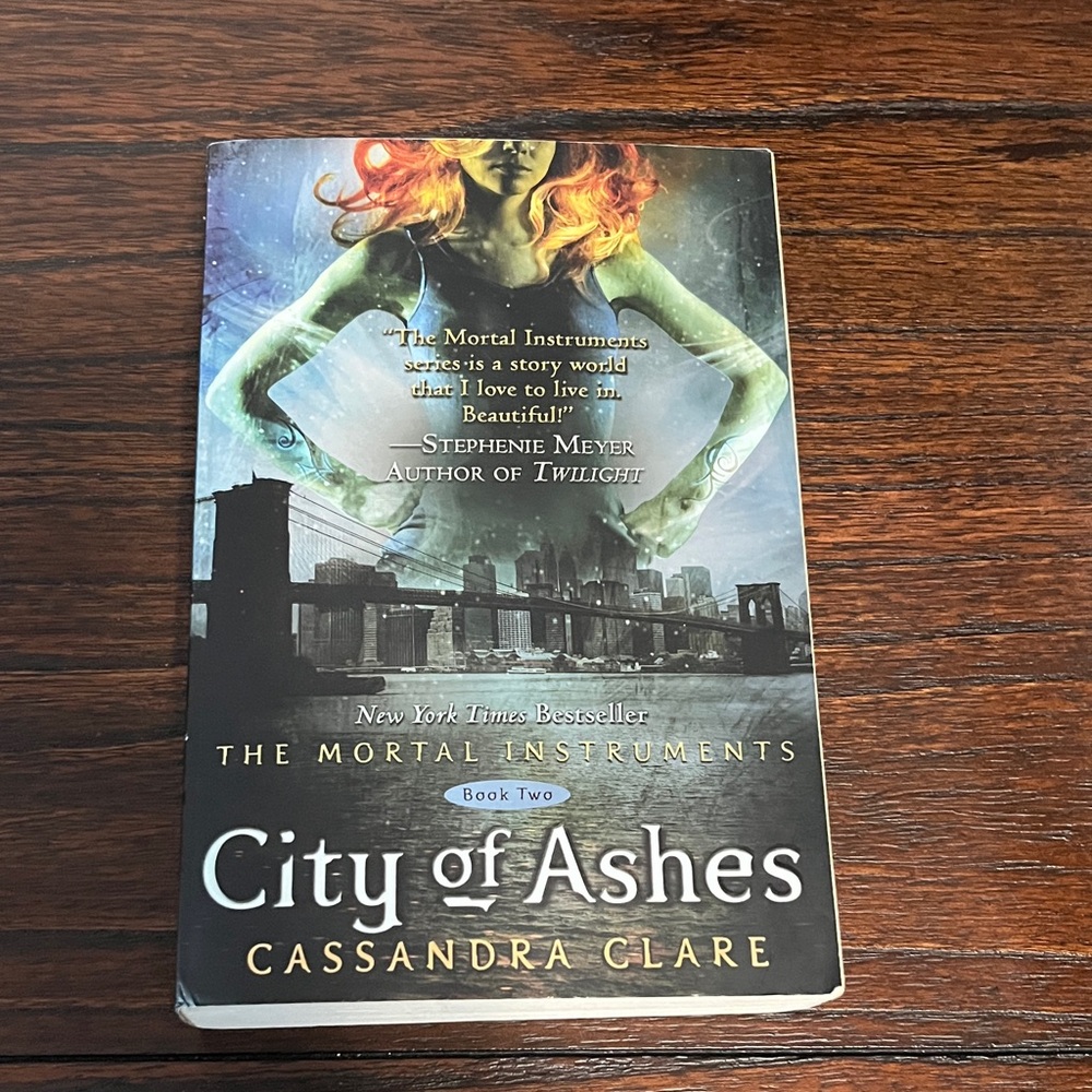 City of Ashes by Cassandra Clare Mortal Instruments Book 2 Fantasy Novel Teen